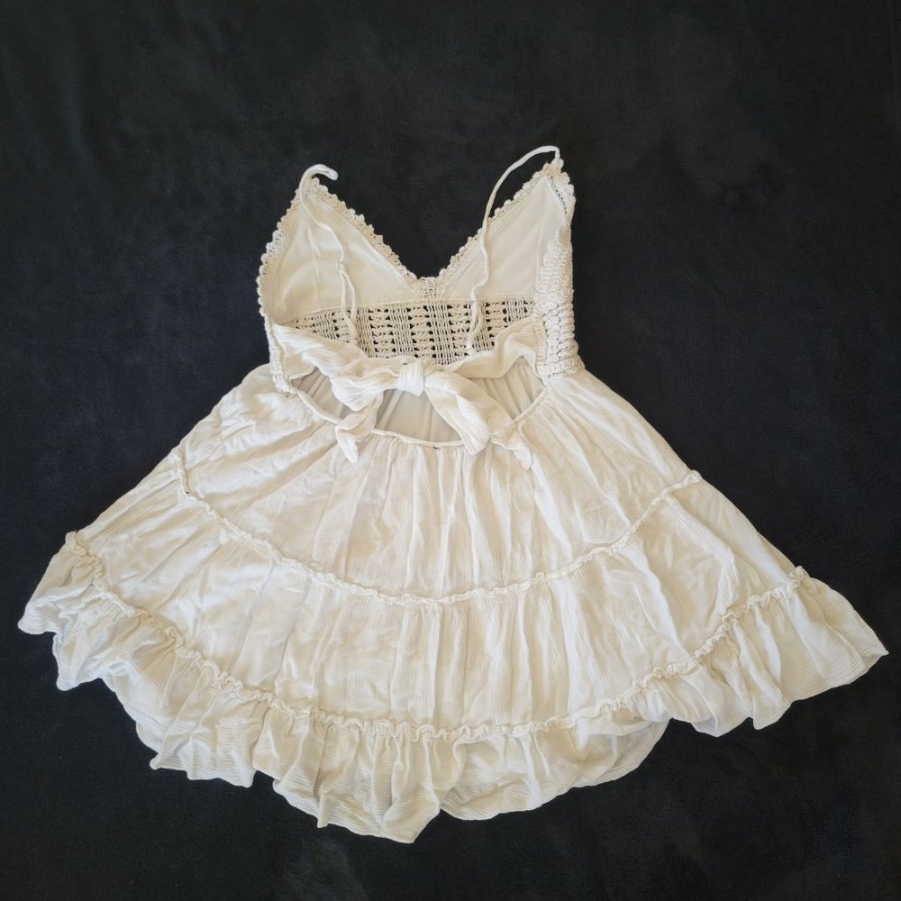 White sundress size medium ๐ - Picture 2 of 4